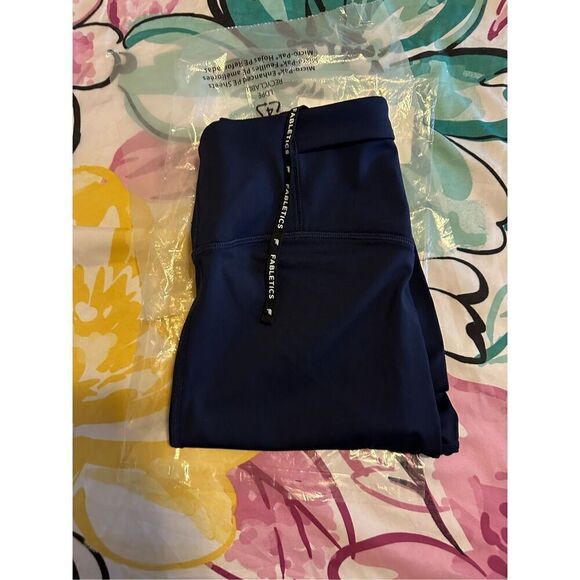 NWT - Fabletics Run Anywhere Motion365 HW 7/8 Legging - Small - Picture 5 of 16